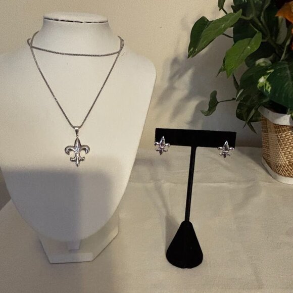 New Orleans Fleur-de-Lis Sterling Silver Necklace (22") and Earrings set! - Picture 11 of 16